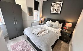 Kensington High Street Condo